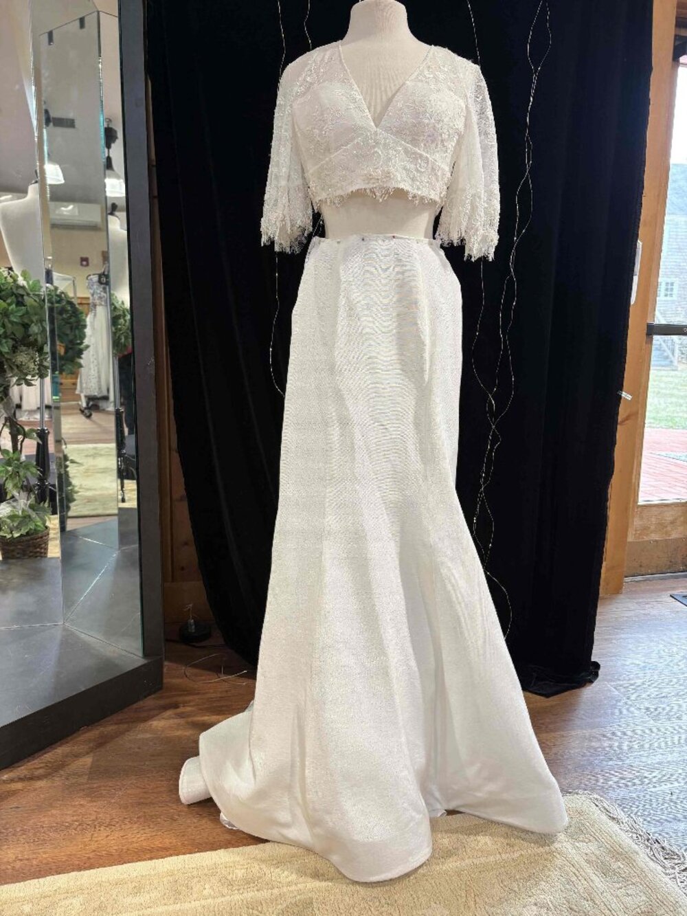 NWT Sherri Hill 50877 Ivory 2pc mermaid, lace bell sleeve bodice Size 4